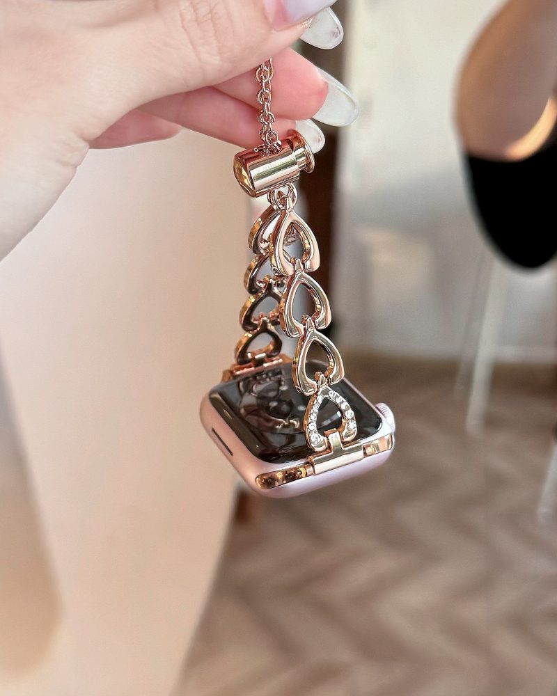 Rose gold sweetheart charm bracelet with heart-shaped pendant design