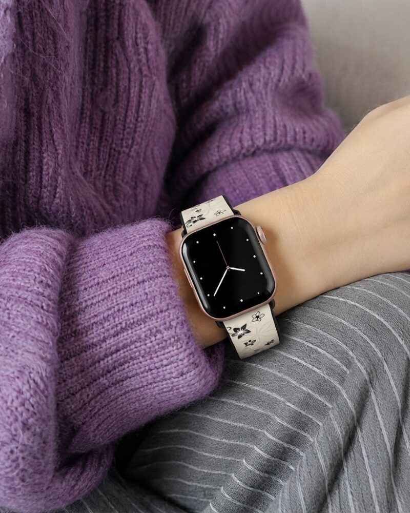 Sakura Sport Band – Starlight Black worn by a model